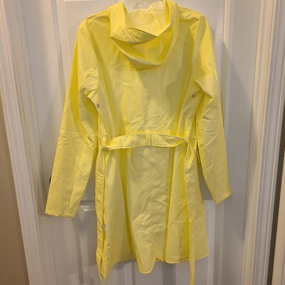 NWT RAINS Curve W Jacket in Straw (Light yellow) in Size M - Picture 4 of 5